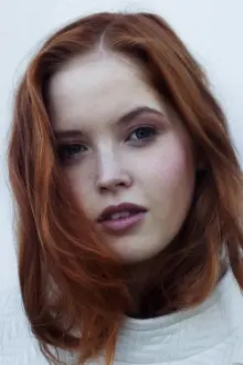 Ellie Bamber como: Mandy Rice-Davies