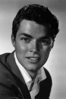 Richard Beymer como: Ben