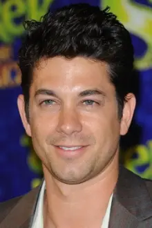 Adam Garcia como: Howie