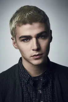 Miles Heizer como: Danny