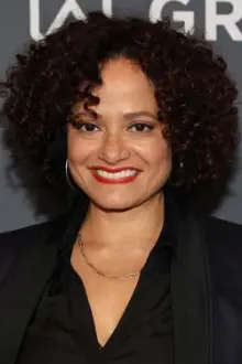 Judy Reyes como: Luz Cuevas