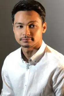 Syafiq Kyle como: Fariz Ashman