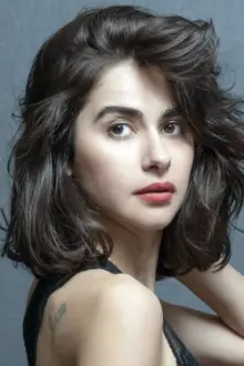 Nesrin Cavadzade como: Kara Leyla