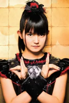 Suzuka Nakamoto como: SU-METAL (Vocal & Dance)