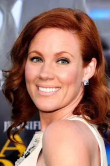 Elisa Donovan como: Laura Lindsey