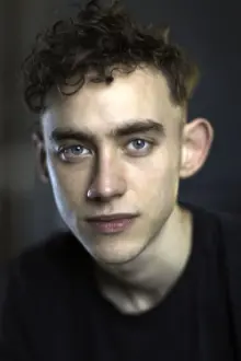 Olly Alexander como: Victor