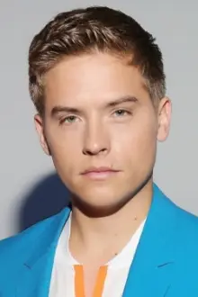 Dylan Sprouse como: Julian McGrath