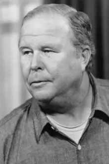 Ned Beatty como: Reverend Mansfield French