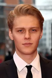 Jakub Gierszał como: Erwin