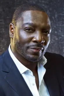 Adewale Akinnuoye-Agbaje como: Frank Preiffer