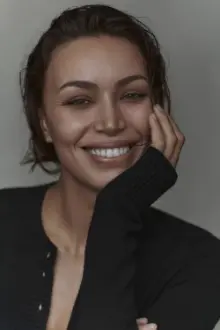 Ilfenesh Hadera como: Lucy Marshall