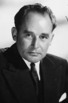 Geoffrey Keen como: Policeman