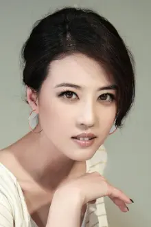 Kathy Chow como: 卓玛