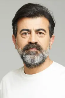 Erkan Bektaş como: Murat