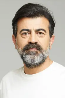 Erkan Bektaş como: Kemal