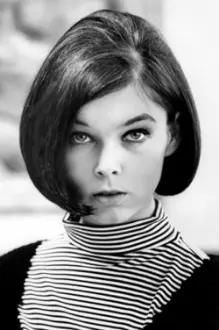 Yvonne Craig como: Elena de la Madrid