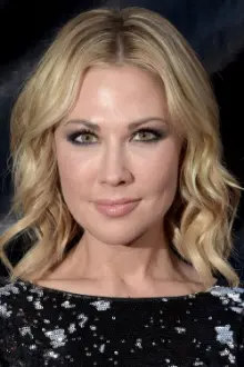 Desi Lydic como: Helena