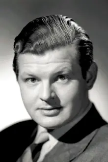 Benny Hill como: Ele mesmo