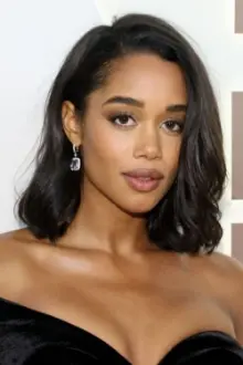 Laura Harrier como: Carmen (voice)