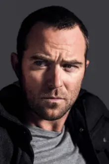 Sullivan Stapleton como: Colin McLaren