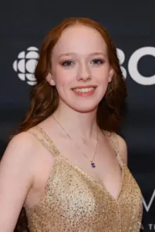 Amybeth McNulty como: Charlie