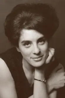 Eleanor Bron como: Mr. Carr / Senior Surgeon Boyd