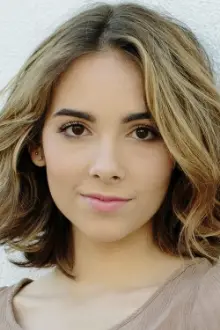 Haley Pullos como: Lilly