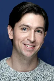 Nicholas Braun como: Tim Derry