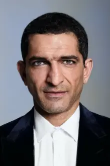 Amr Waked como: Fuad