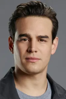 Alberto Rosende como: James