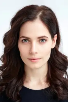 Yuliya Snigir como: Kristina Sveshnikova