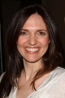 Ashley Laurence como: Kirsty Cotton