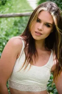 Christia Visser como: Young Alison