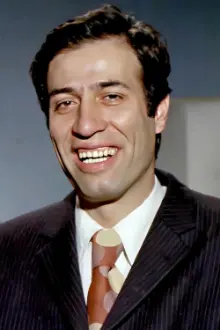 Kemal Sunal como: Janitor Seyit