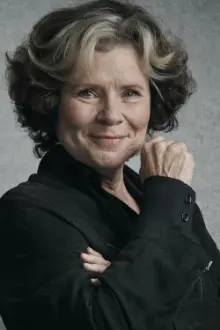 Imelda Staunton como: Ethel Graydon