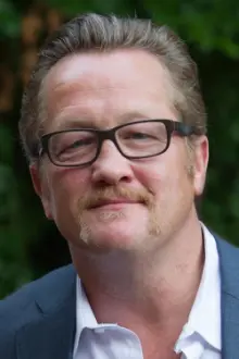 Christian Stolte como: Hank Bailey