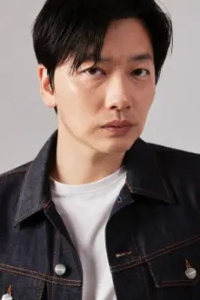 Lee Dong-hwi como: Self - Jee Bro
