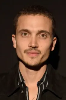 Karl Glusman como: Chaos