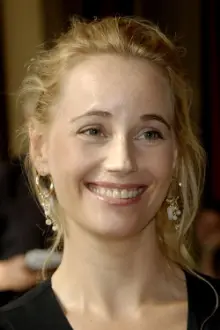 Sofia Helin como: Elisabeth