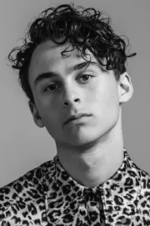 Wyatt Oleff como: 