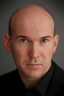 Alex MacQueen como: Isaac