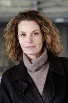 Isabelle Renauld como: Hélène Rives