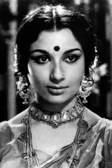 Sharmila Tagore como: Anuradha Varma