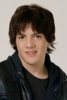 Matthew Knight como: Brandon Russell