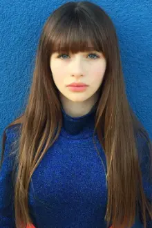 Malina Weissman como: Violet Baudelaire