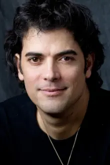 Jsu Garcia como: Gustavo 'Tavo' Luna (as Nick Corri)