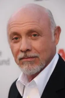 Hector Elizondo como: Inspector