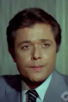Mahmoud Abdel Aziz como: Raafat El-Haggan