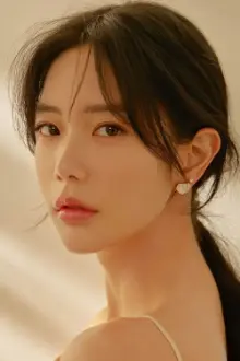 Clara Lee como: Han Ah-reum
