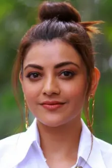 Kajal Agarwal como: Arshi Devi